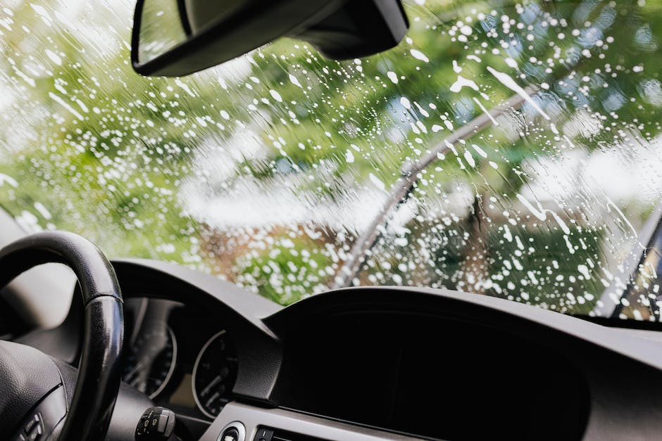 Fenster putzen mit einfachen Haushaltsmitteln