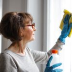 Warum es besser ist Fenster nicht bei Sonnenschein zu putzen