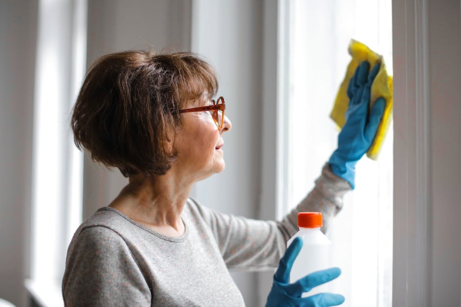 Warum es besser ist Fenster nicht bei Sonnenschein zu putzen