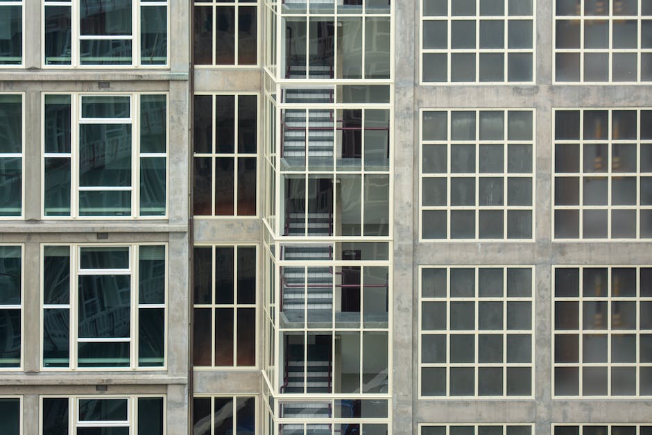 Fenster beschlagen durch Kondensation am äußeren Glas